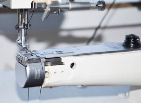 Freiarm-Nähmaschine für Leder.