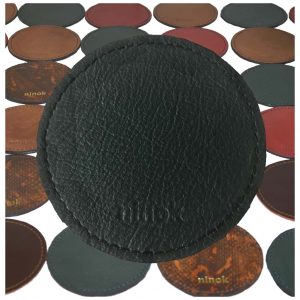 Untersetzer aus Leder in dunkelgrün. Rund. Bierdeckel, last minute Geschenk..