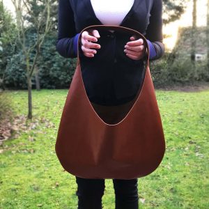 Hobo Bag aus Leder genäht cognac braun mit Henkel und Innenfach. Ledertasche groß perfekt für alles. Handgefertigt.