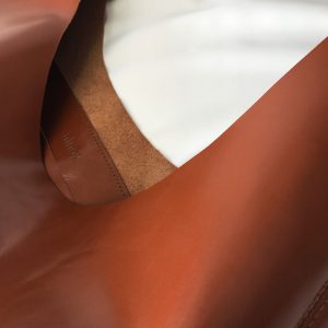 Hobo Bag aus Leder genäht cognac braun mit Henkel und Innenfach. Ledertasche groß perfekt für alles. Handgefertigt.