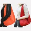 Rote Hobo Bag und Leder Hobo Bag in orange. Große Ledertaschen mit Henkel. Ideale Tasche zum Shoppen und Reisen. Handgefertigte Ledertasche.
