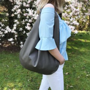Graue Ledertasche Hobo Bag mit einem Henkel. Große Ledertasche in grau. Damen Tasche für Shopping, Reisen, Städtereisen und Business. A4 Handtasche. Handgefertigt in Deutschland.