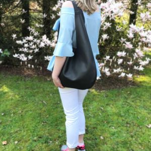 Schwarze Hobo Bag Ledertasche Shopper mit Henkel. Große Ledertasche in schwarz. Damen Handtasche aus echtem Leder für Shopping, Reisen, Städtereisen und Business. A4 Hand und Schultertasche. Handgefertigt in Deutschland.