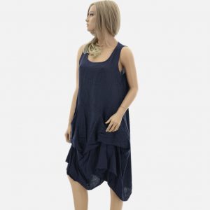 Leinenkleid in dunkelblau, ärmelloses Sommer Kleid mit asymmetrischem Saum und Falten um Rockteil. Lässiges Kleid für Freizeit und Strand. Skandinavischer minimalistischer Look. Made in Italy Kleid.