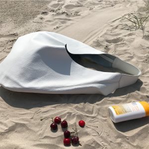 Hobo Ledertasche in weiß, große Henkeltasche. Mit Innenfach. Aus Rindsleder. Minimalistische Ledertasche als Shopper, Strandtasche, Reisetasche.