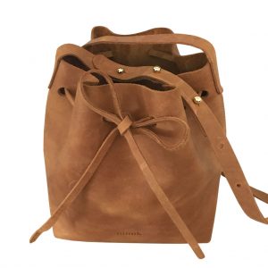 Cognac braune Ledertasche Bucket Bag. Beuteltasche zum Umhängen, mittelgroße Crossbody bag. Aus Pull-Up Rindsleder. Komplett von Hand genäht.