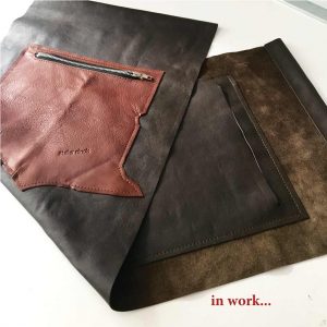 Leder Rucksack braun für Herren und Damen mit Lederriemen, handgefertigt. Lederbeutel mit Fächer. Minimalistischer Rucksack aus Leder. Unisex Rucksack groß nähen.