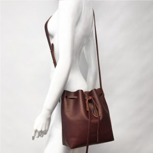 Ledertasche burgundy rotbraun Bucket Bag. Beuteltasche zum Umhängen, mittelgroße Crossbody Bag. Tasche aus Büffelleder. Individuelle Tasche handgefertigt.