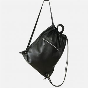 Leder Rucksack schwarz uni. Gymsack mit Zug. Damen und Herren Gymbag black. Minimalistischer Lederrucksack.