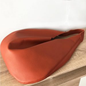 Hobo Bag terracotta Ledertasche für Damen. Große Schultertasche. Beuteltasche mit Henkel. Handgefertigte Hobo bag aus Leder mit Prägung.