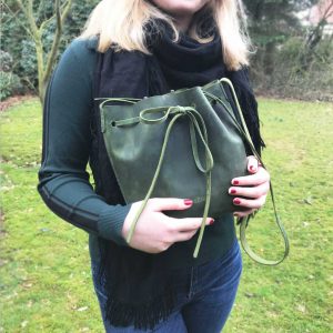Ledertasche gruen vintage Bucket Bag Umhängetasche. Mittelgroße Beuteltasche verstellbarer Riemen. Schulter und crossover Tasche. Handgefertigte Damen Handtasche.
