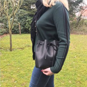 Ledertasche schwarz Bucket Bag Umhängetasche Damentasche, handgefertige Beuteltasche, Schultertasche und crossbody mit Zug.