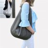 Graue Ledertasche hellgraue Hobo Bag, große Schultertasche mit einen Henkel für Damen handgefertigt. Taschen Trend. Minimalistische Tasche.