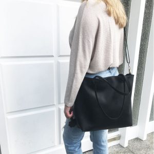 Ledertasche schwarz crossbody Damen und Herren Shopper. Umhängetasche Henkeltasche. Handgefertigte Tasche für jeden Tag, Arbeit, Schule, Büro, Urlaub.