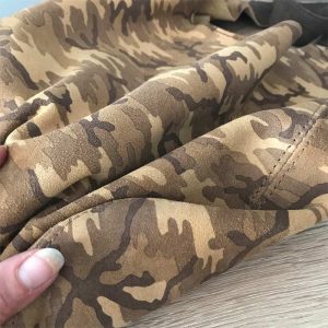 Camouflage Ledertasche für Damen. Hobo Bag braun beige sand. Wildleder Schultertasche Henkeltasche. Geschenk für Frau.