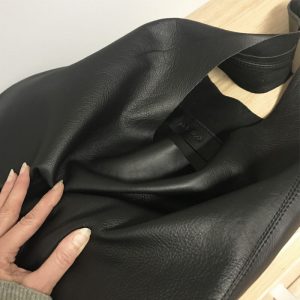 Oliven Gerbung Ledertasche pflanzlich gegerbt, handgefertigt. Große schwarze Hobo Bag.