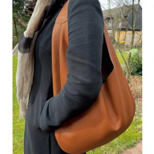 Hobo Bag cognac braun matt genarbtes Leder. Geschenk für Frauen handgefertigt. Halbmondförmige Tasche. braun.