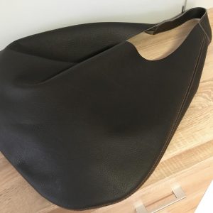 Hobo Bag braun dunkelbraune Schultertasche für Damen. Große Ledertasche Shopper aus genarbtem Rindsleder.