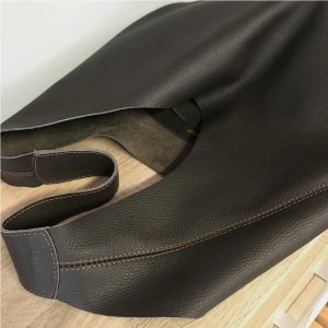 Hobo Bag braun dunkelbraune Schultertasche für Damen mit Innenfach. Große Ledertasche Shopper aus genarbtem Rindsleder. Minimalistische Tasche für jeden Tag.