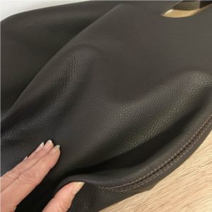 Hobo Bag braun dunkelbraune Schultertasche für Damen. Große Ledertasche Shopper aus genarbtem Rindsleder.