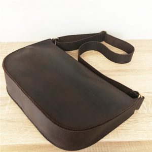 Braune Ledertasche crossbody und Schultertasche, verstellbarer Riemen. Handgefertigte Umhängetasche aus robustem, dicken Leder. Minimalistische Tasche für jeden Tag.