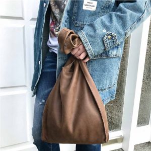 Handtasche vintage Leder braun, Henkeltasche für Schulter. Weiche Ledertasche nubuk Haptik, mittelgroße Damen Ledertasche handgefertigt. Tasche für jeden Tag schlicht minimalistisch, robust.