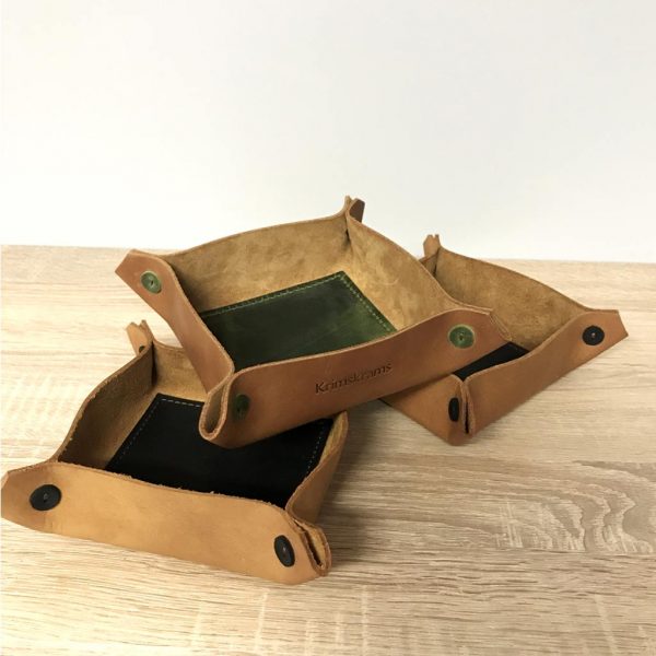 Lederschale Lederdose für Krimskrams, Schlüssel, Schmuck. Handgefertigte Lederkörbchen Ablage, Ledertray als Tischdeko. Mit oder ohne Personalisierung. Geschenkidee zum Geburtstag, Jubiläum, Hochzeit, Vater und Muttertag. In cognac, braun, schwarz, grau, beige, grün.