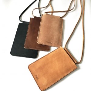 Handytasche zum umhängen aus Leder mit Karten Geld Fach in schwarz, braun, cognac, beige, dunkelblau navy, grau vintage. Minimalistische Handy Ledertasche aus dickem robusten Leder handgefertigt in Deutschland.