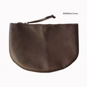 Lederclutch braun mit Reißverschluss, große Kosmetiktasche circa 21x31cm. Halbkreisförmige Clutch aus Büffelleder. Passend als herausnehmbare Innentasche für große Hobo Bags, Shopper und Schultertaschen.