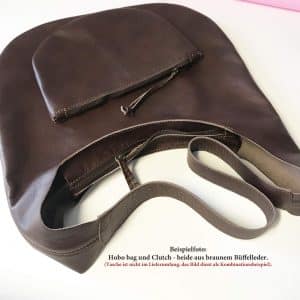 Lederclutch braun mit Reißverschluss, große Kosmetiktasche circa 21x31cm. Halbkreisförmige Clutch aus Büffelleder, passend dazu gibt es im Shop Hobo bags.