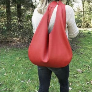 Hobo Bag rot Ledertasche groß mit Henkel. Mit Innenfach. Verschluss nach Wahl: ohne Verschluss, mit Magnet, Druckknopf oder Reißverschluss. Handgefertigte Ledertasche.