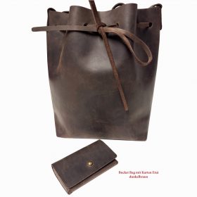 Bucket bag Leder crossbody braune große Beuteltasche mit Zug optional mit einem Schlüsselband und Karabiner. Kartenetui kann extra erworben werden. Beliebte Damentasche für jeden Tag, robust, minimalistisch und schick. Praktische Größe und verstellbarer Schulterriemen. Handgenähte dunkelbraune Umhängetasche. Eine gute Geschenkidee für Damen. Auf Wunsch personalisiert atelier ninok diese Tasche mit Initialen oder Namen.
