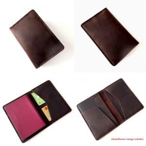 Reisepasshülle aus Leder in schoko dunkelbraun vintage. Passhülle, Ticket und Kartenetui mit vielen Einschüben. Handgenäht aus robustem Pull-Up Rindsleder. Polierte Kanten. Personalisierung mit Namen oder Initialen möglich. Gute Geschenkidee für Damen und Herren.