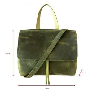 Ledertasche mit Klappe gruen vintage als Umhängetasche und Handtasche mit Henkel. Mittelgroße praktische Damentasche mit Zugband und Innenfach. Handgenähte Ledertasche mit abnehmbarem crossbody Riemen.