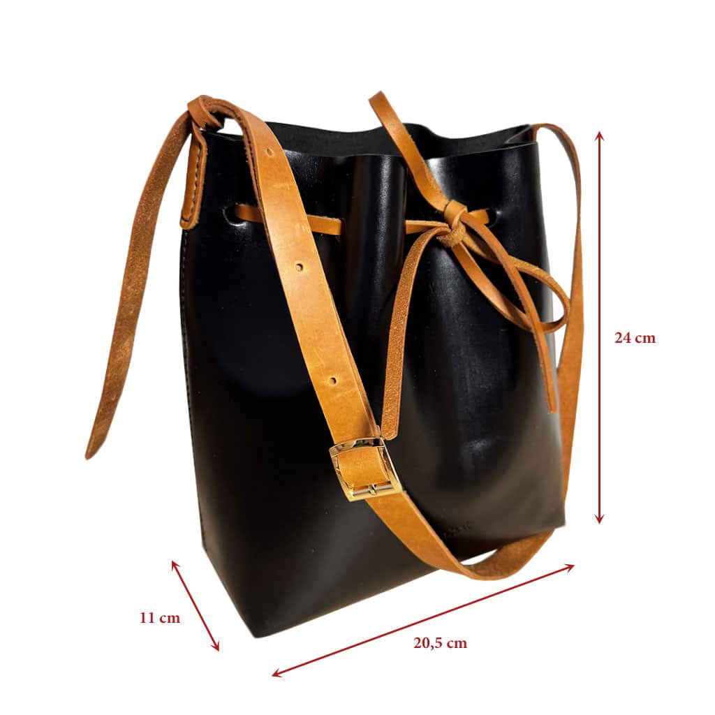 Zweifarbige Leder crossbody und Schultertasche schwarz mit cognacbraunem Riemen und Band. Mittelgroße Bucket bag (Maße 24x20,5x11cm) mit einem längenverstellbaren, praktischen Riemen. Elegante, leichte Damen Ledertasche handgefertigt, geeignet für jeden Tag.